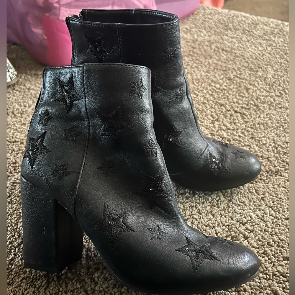 Reaction by Kenneth Cole boots